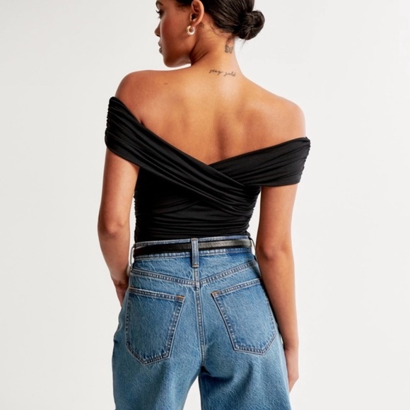 Black Off-Shoulder Rouched Top - Picture 2 of 4